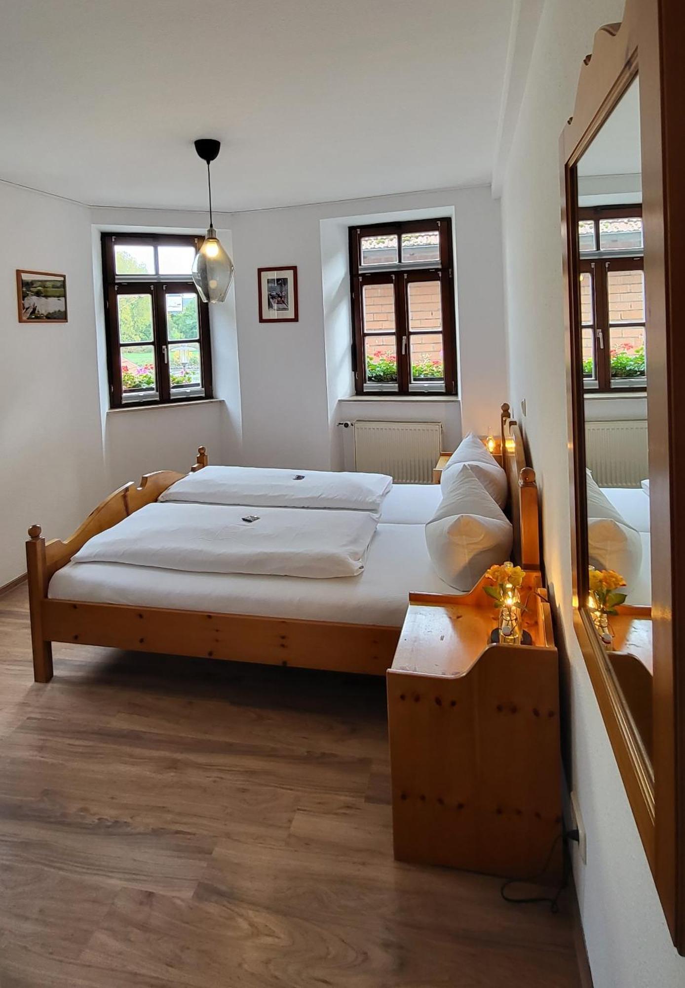 Gasthof Zum Schiff Obereisenheim Екстер'єр фото